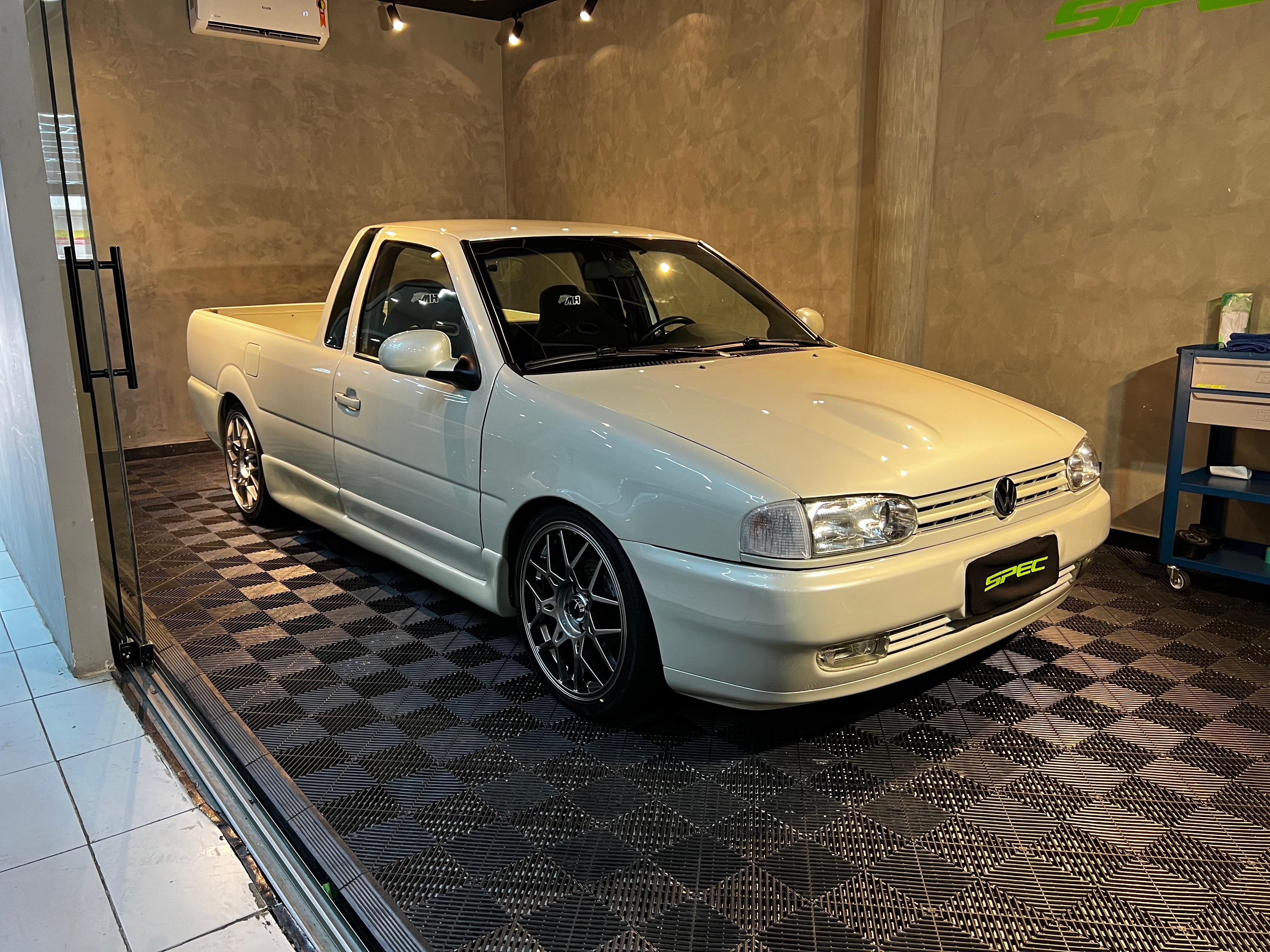 VW Saveiro G4 Branca